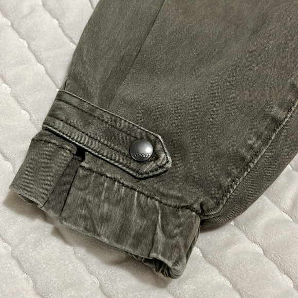 Express Cargo Pants, khaki green, size 2 stretch, cropped straight high-rise - Picture 2 of 6